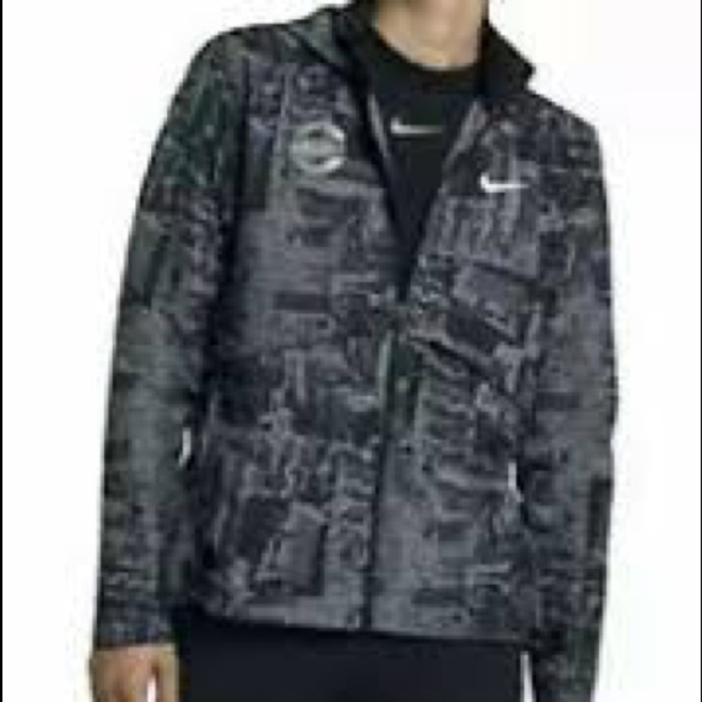 NWT Nike women’s camo running jacket